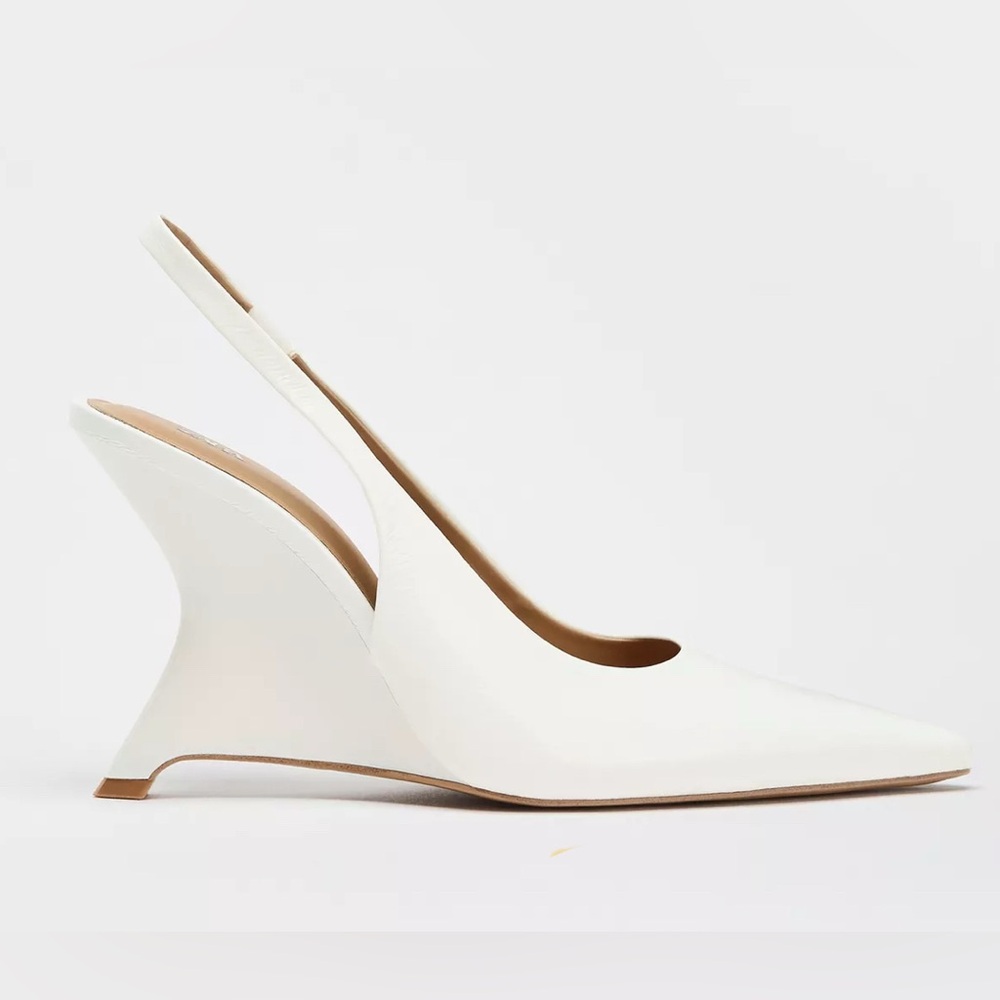 ASYMMETRIC HEELED SHOES 37